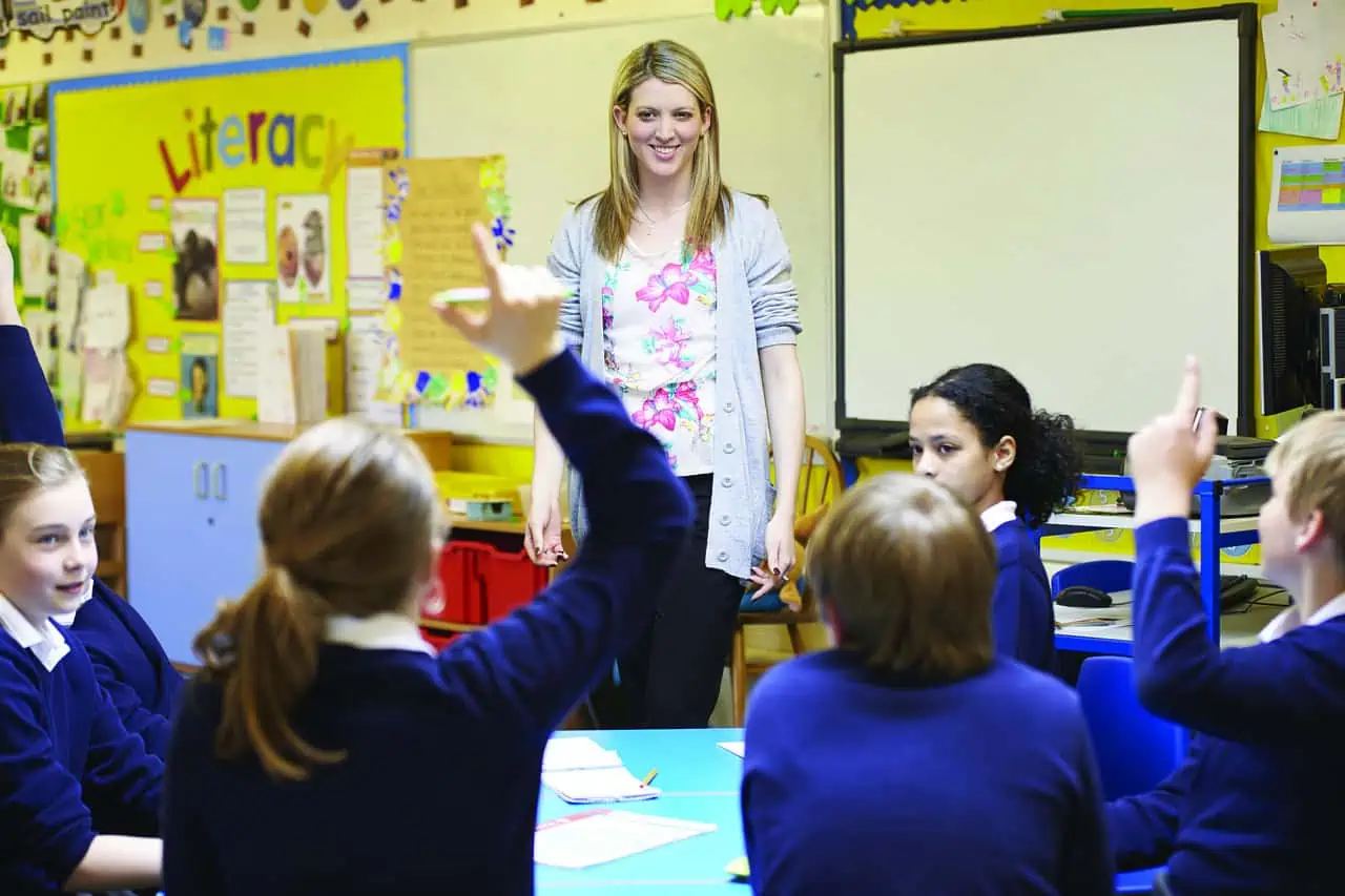 Leitbildentwicklung an Schulen: Mit einer gemeinsamen Vision zum Ziel! 2 Leitbildentwicklung an Schulen
