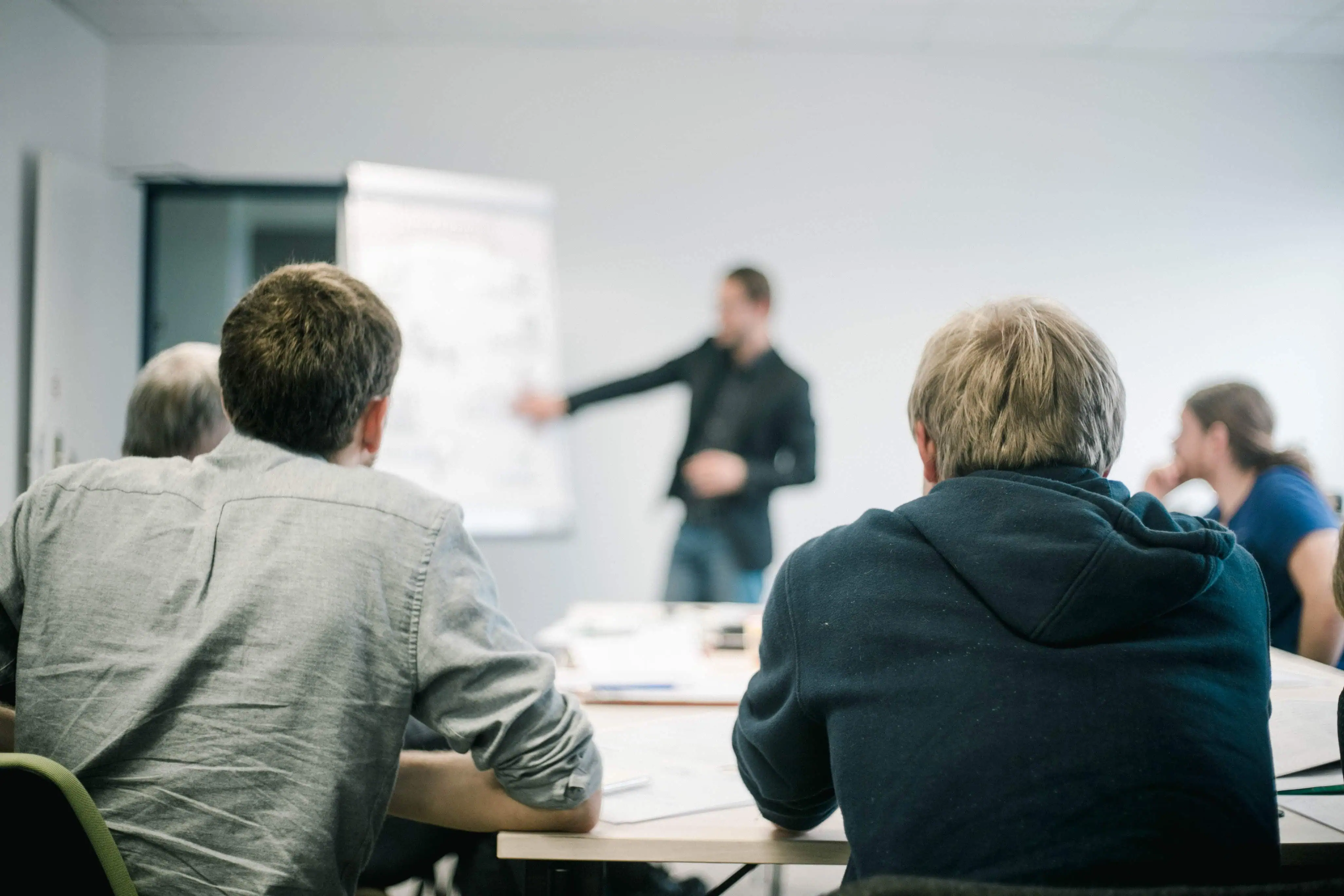 COPSOQ Fragebogen an Schulen – Ergebnisse verstehen, Belastungen reduzieren 1 Wir vom ISH helfen Ihnen den COPSOQ-Fragebogen auszuwerten und zu verstehen.
